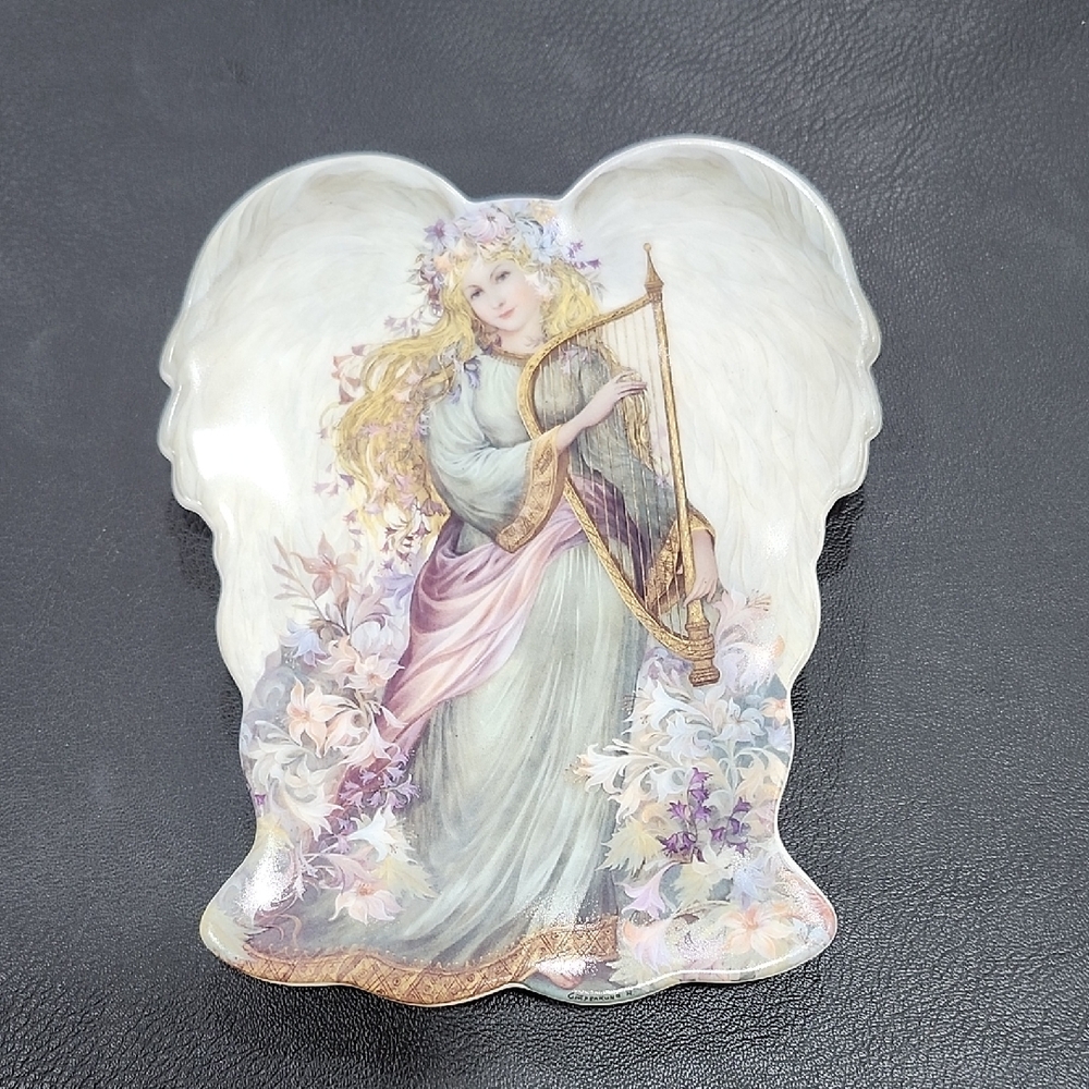 1990s LIMITED EDITION BRADFORD EXCHANGE COLLECTIBLE ANGEL PLATE